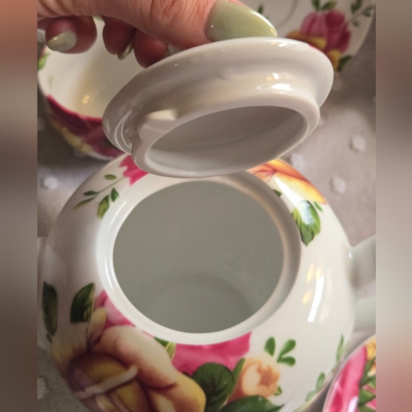 RARE  Royal Albert Country Rose" Tea Set - Teapot, Cups & Saucers - Pristine - Picture 3 of 7